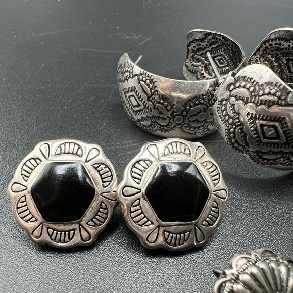 Lot of 4 pair pierced western, southwestern style earrings silver tone - Picture 4 of 16